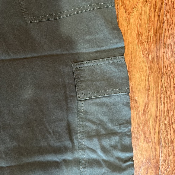 NWT REITMANS PETITE SLIM CROPPED PANTS CARGO POCKET ZIPPER SIZE 16 - Picture 4 of 10